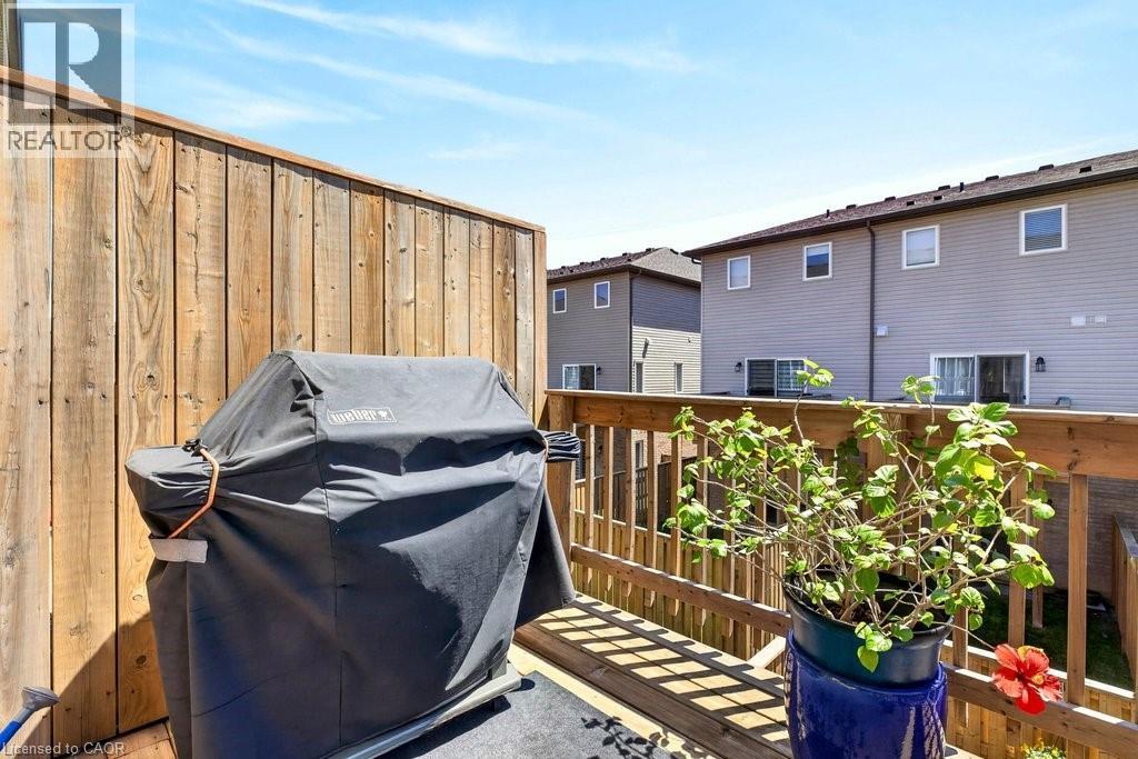 54 AQUARIUS Crescent - 44