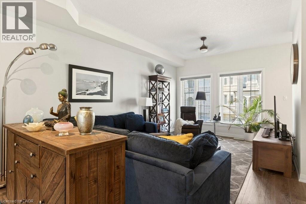 54 AQUARIUS Crescent - 9