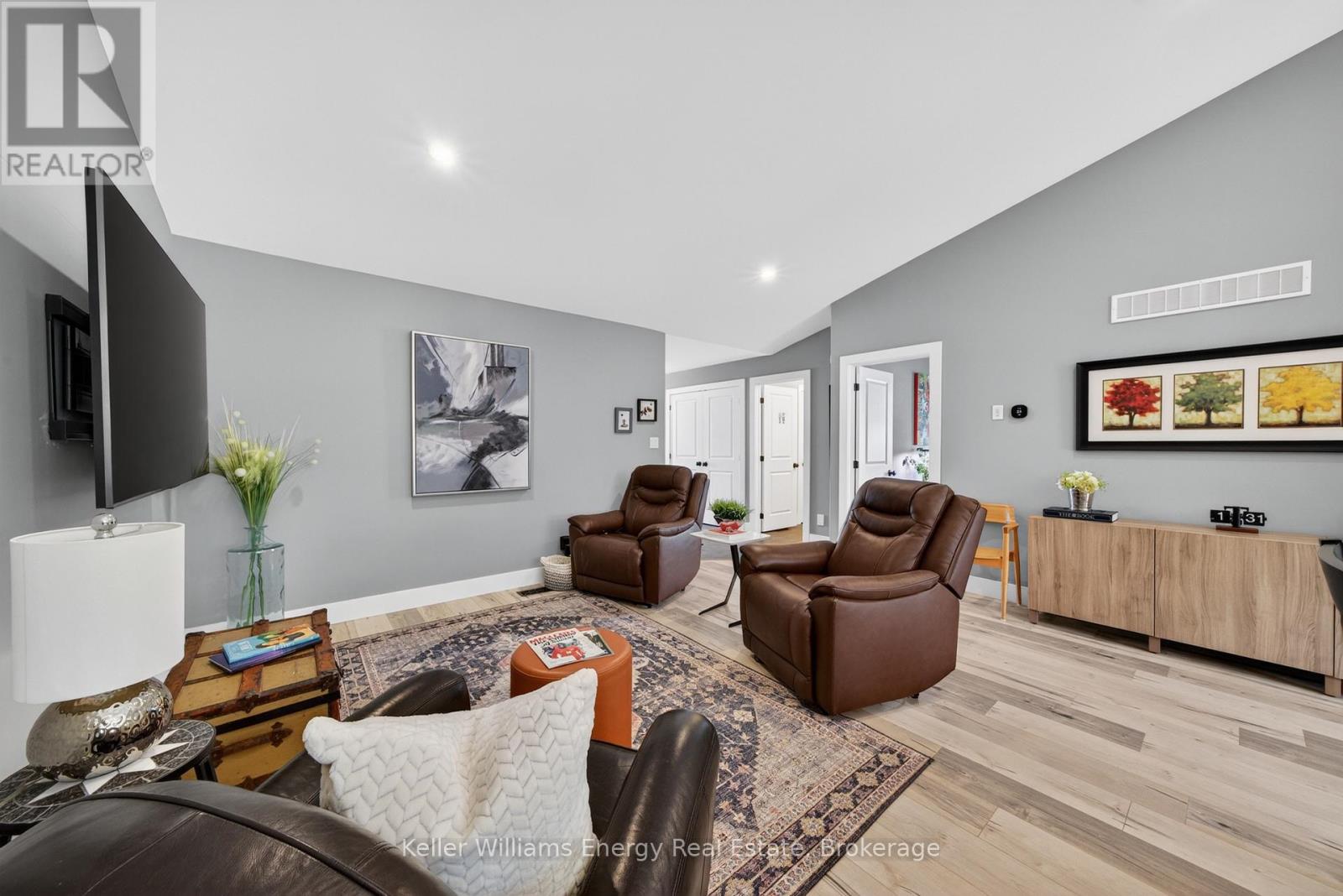 7 FARRINGTON CRESCENT - 10