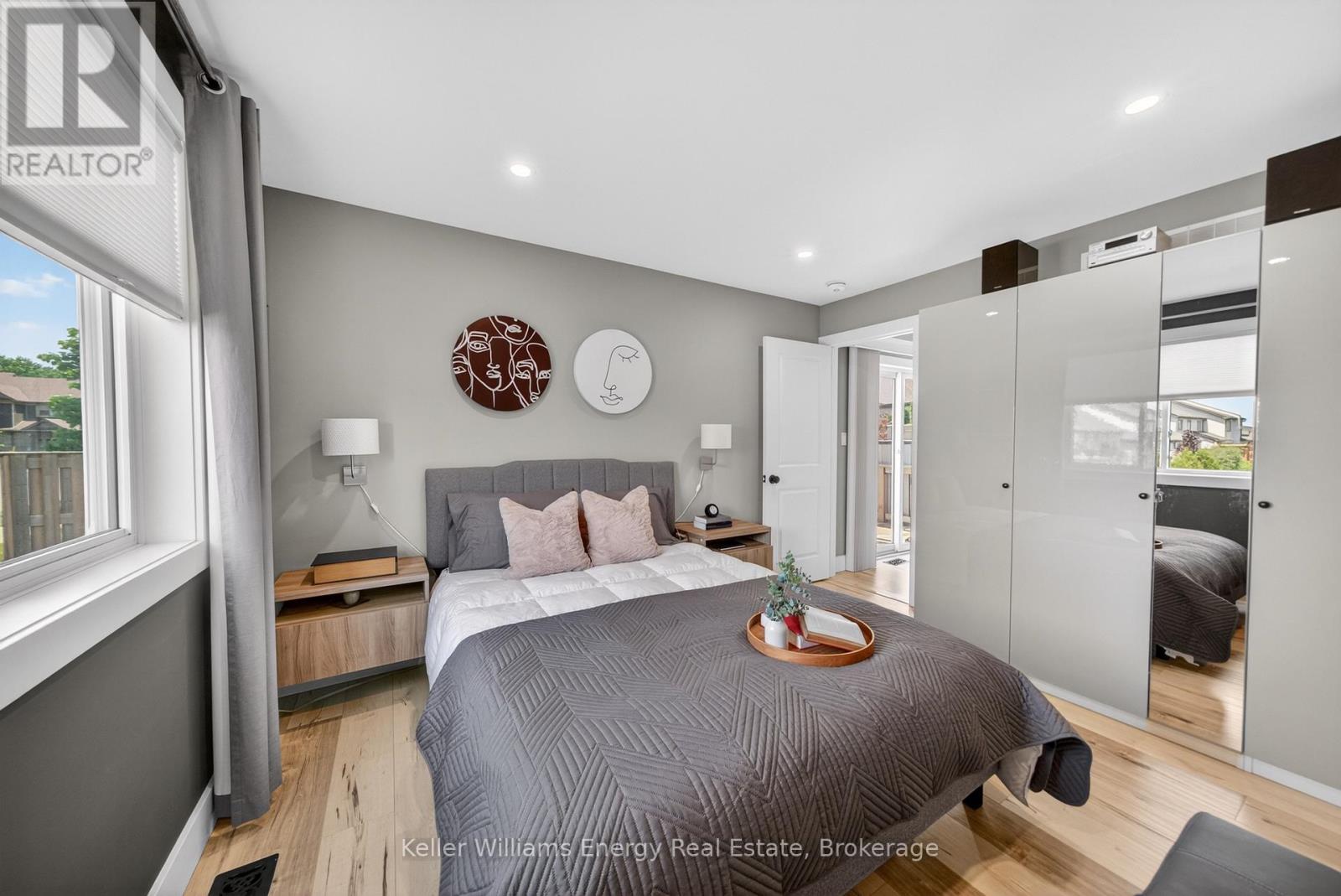 7 FARRINGTON CRESCENT - 20