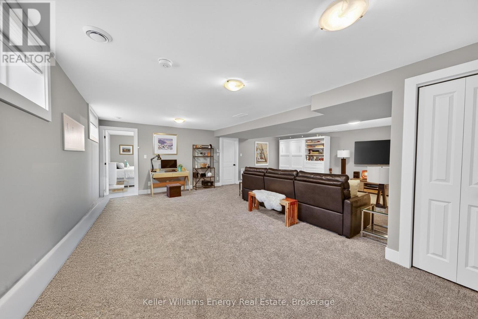 7 FARRINGTON CRESCENT - 30