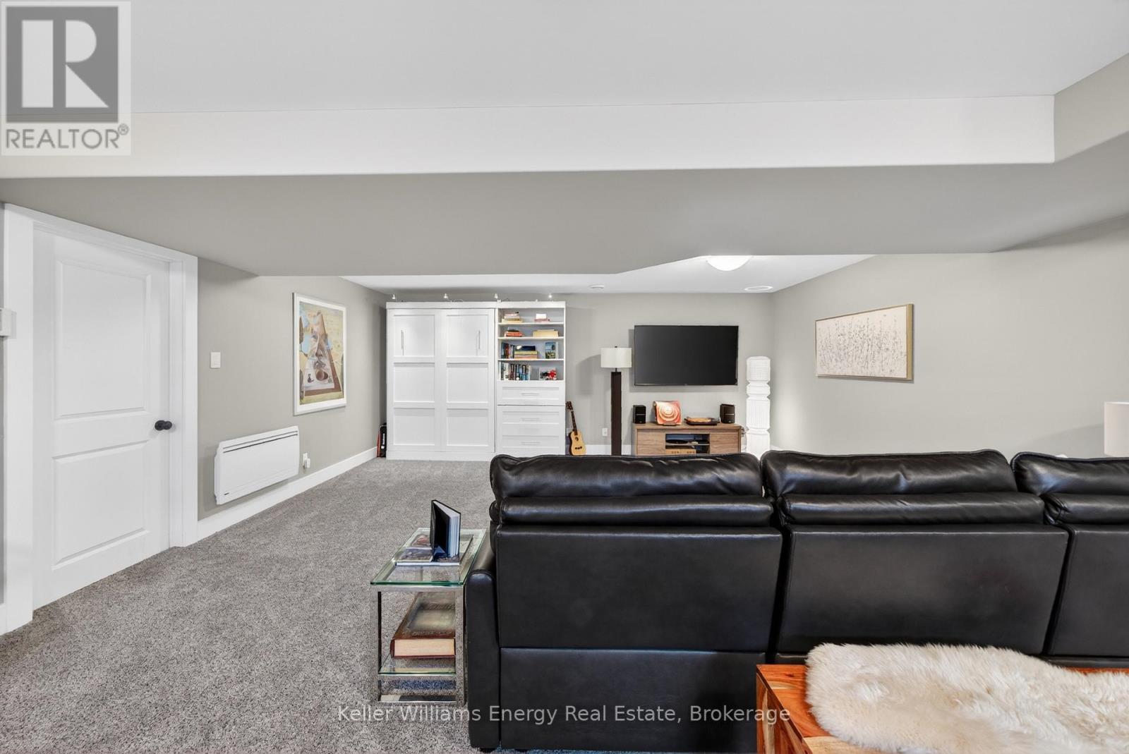 7 FARRINGTON CRESCENT - 31