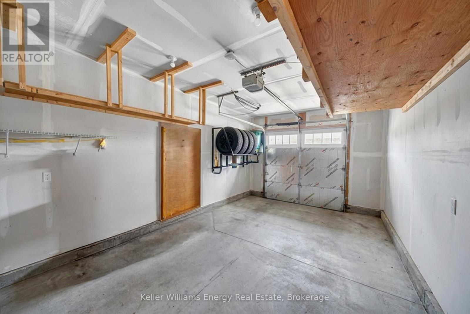 7 FARRINGTON CRESCENT - 37