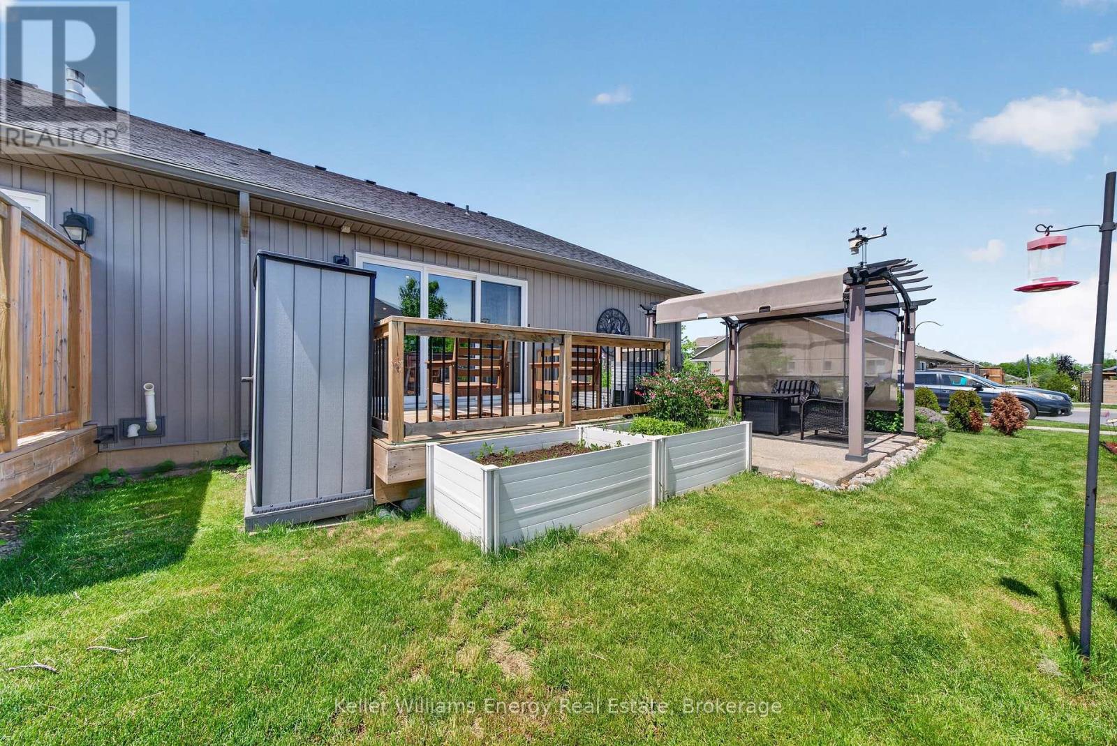 7 FARRINGTON CRESCENT - 39