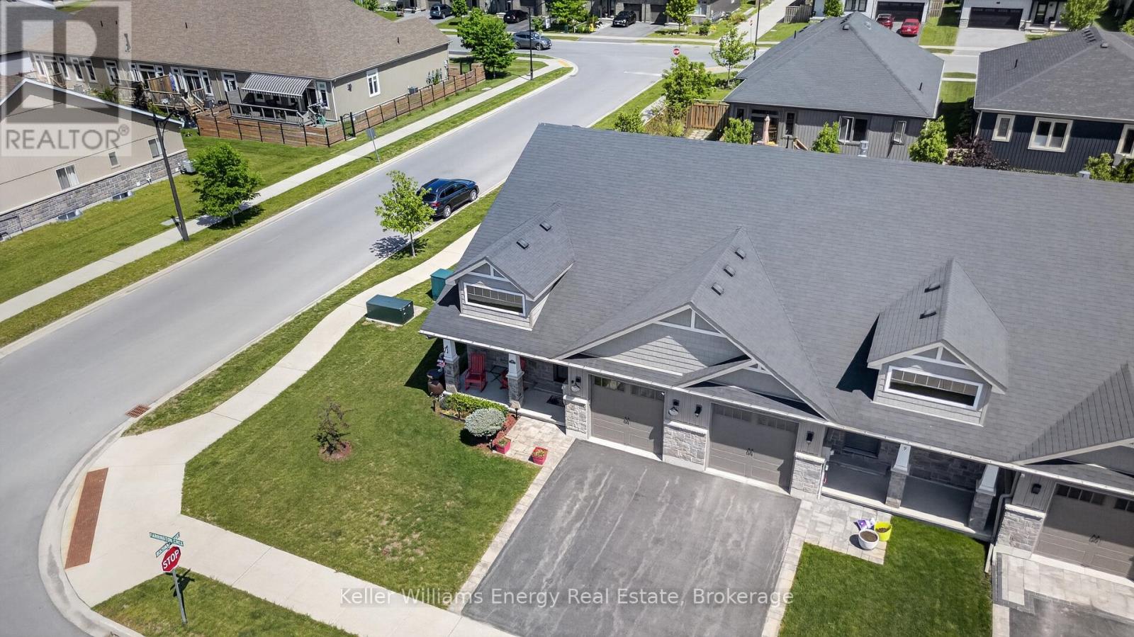7 FARRINGTON CRESCENT - 42