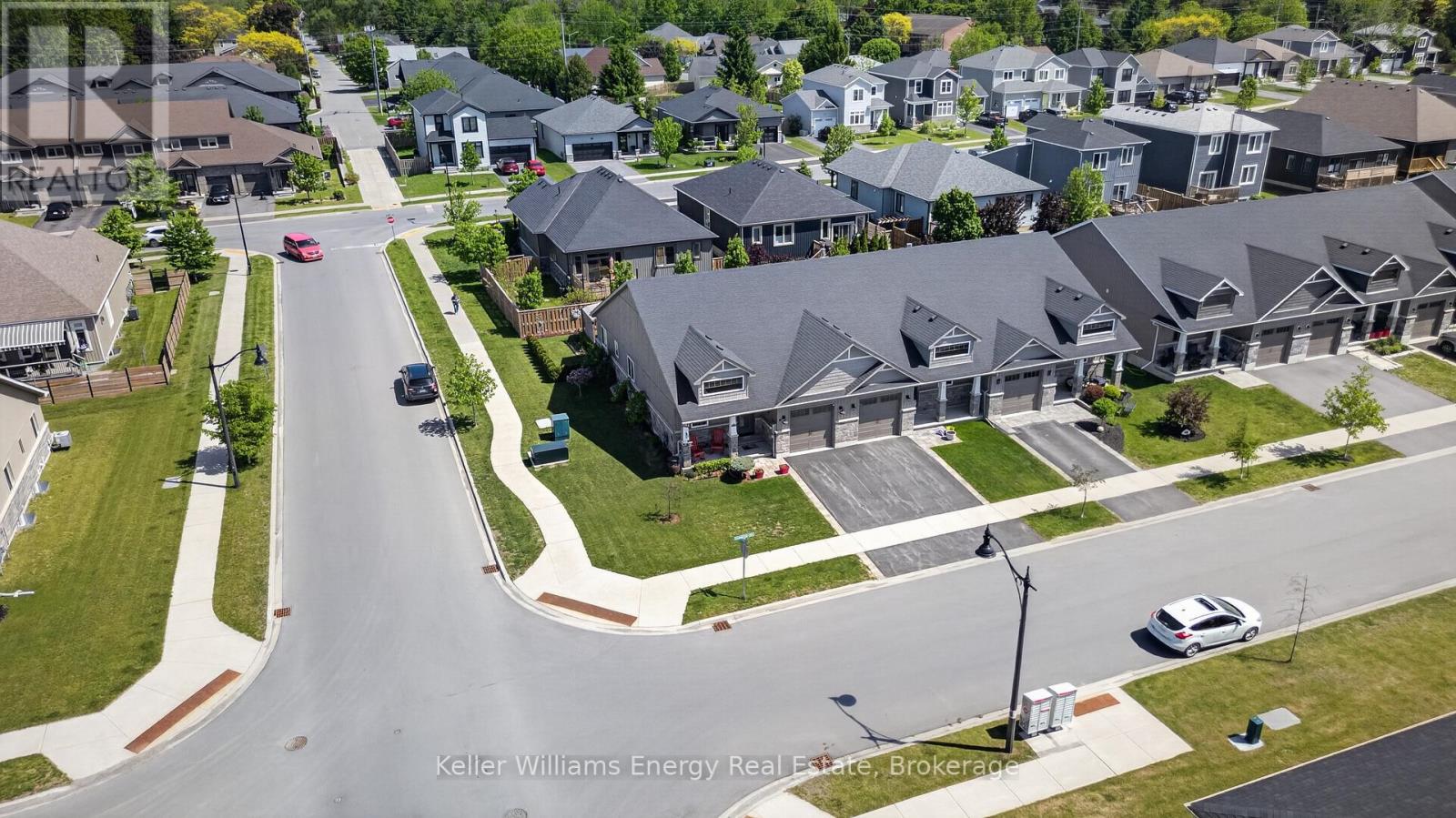 7 FARRINGTON CRESCENT - 43