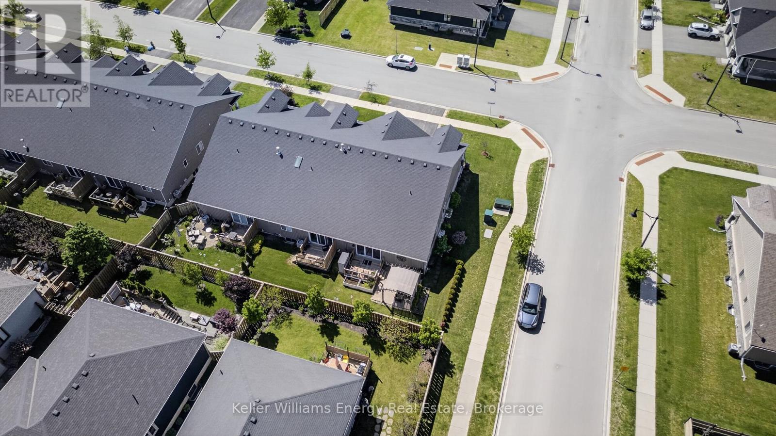 7 FARRINGTON CRESCENT - 46