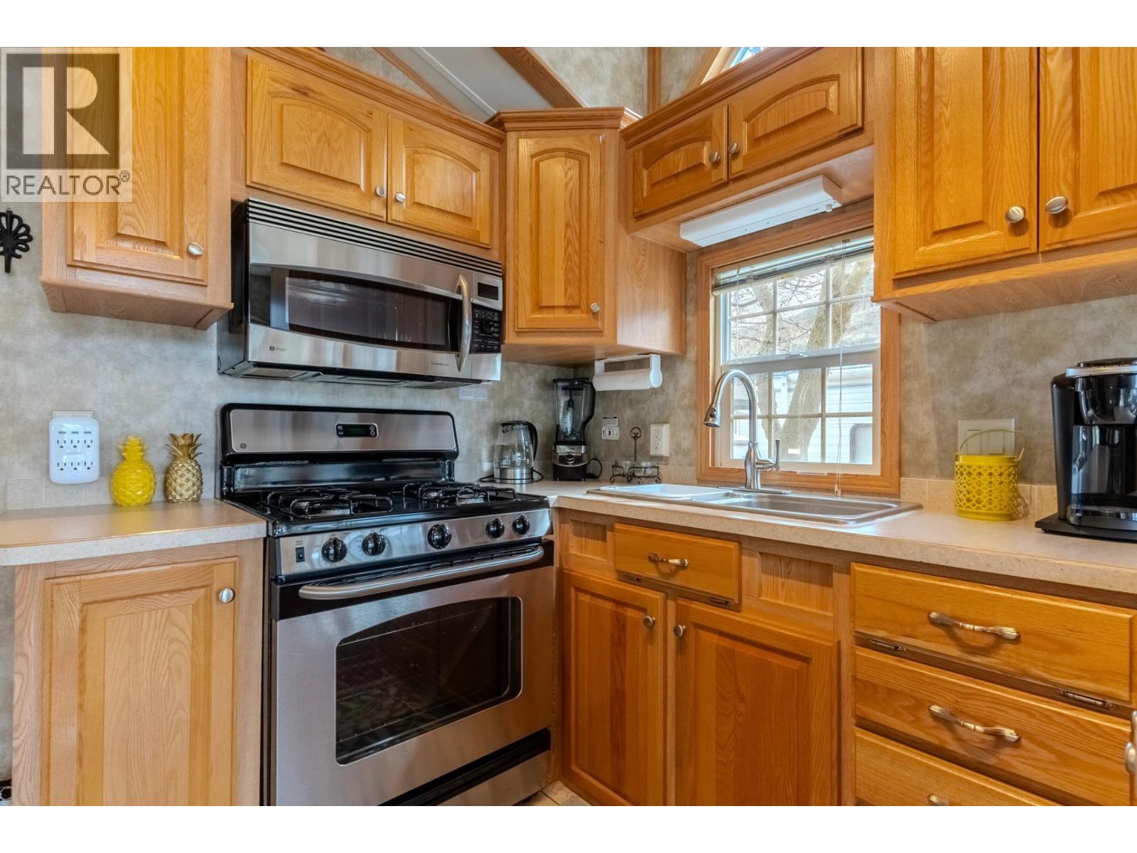 #77 1226 Second Avenue - 8