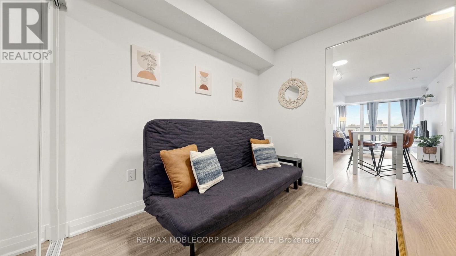 #616 10 GIBBS ROAD - 14
