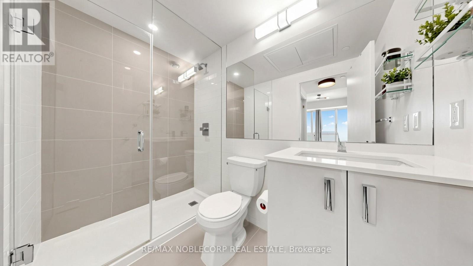 #616 10 GIBBS ROAD - 22