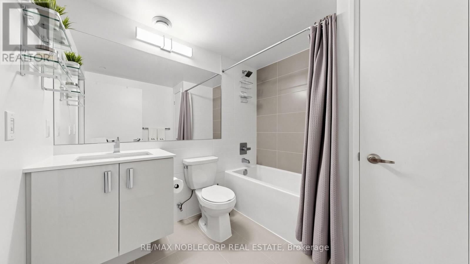 #616 10 GIBBS ROAD - 15
