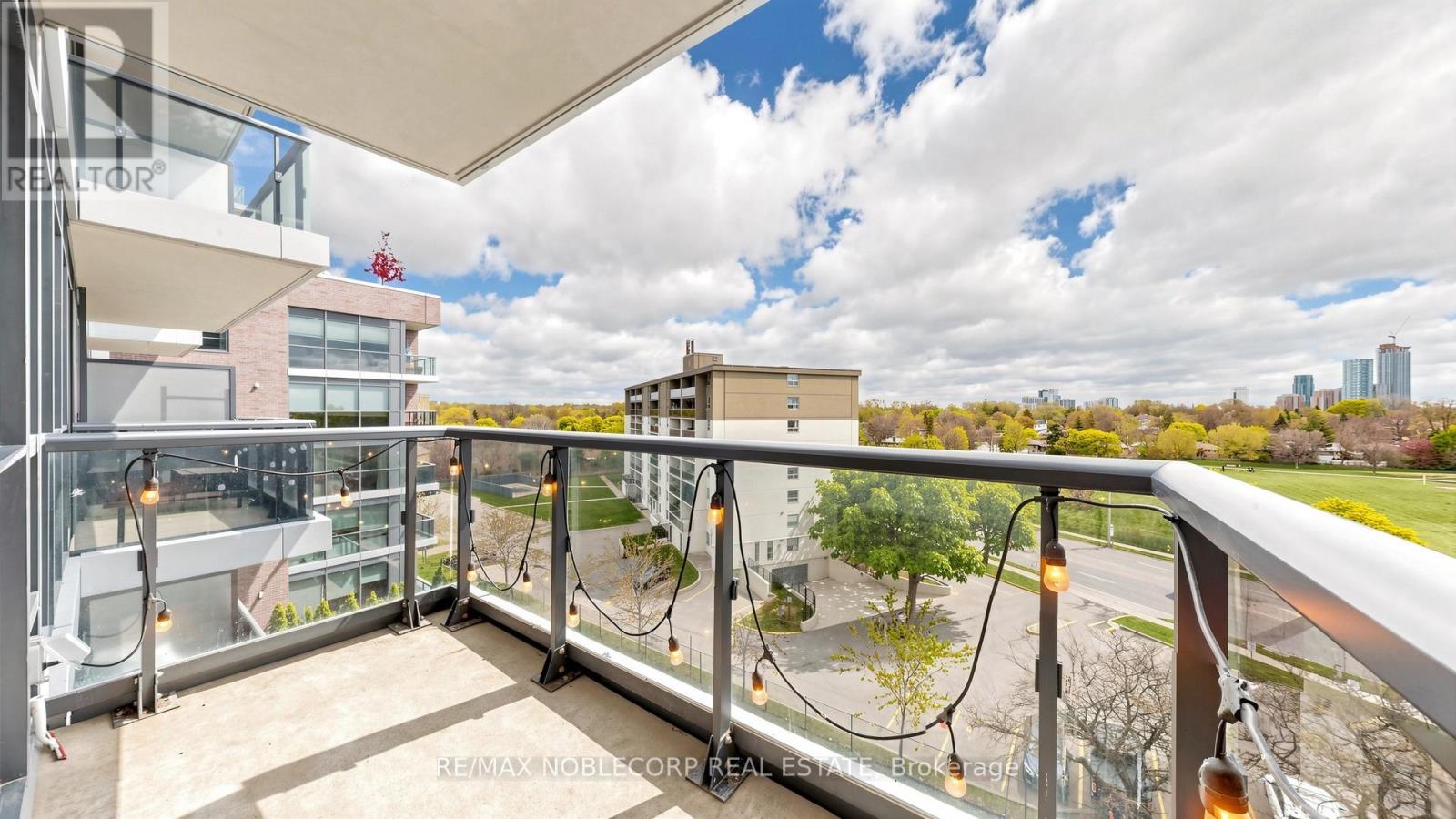 #616 10 GIBBS ROAD - 30