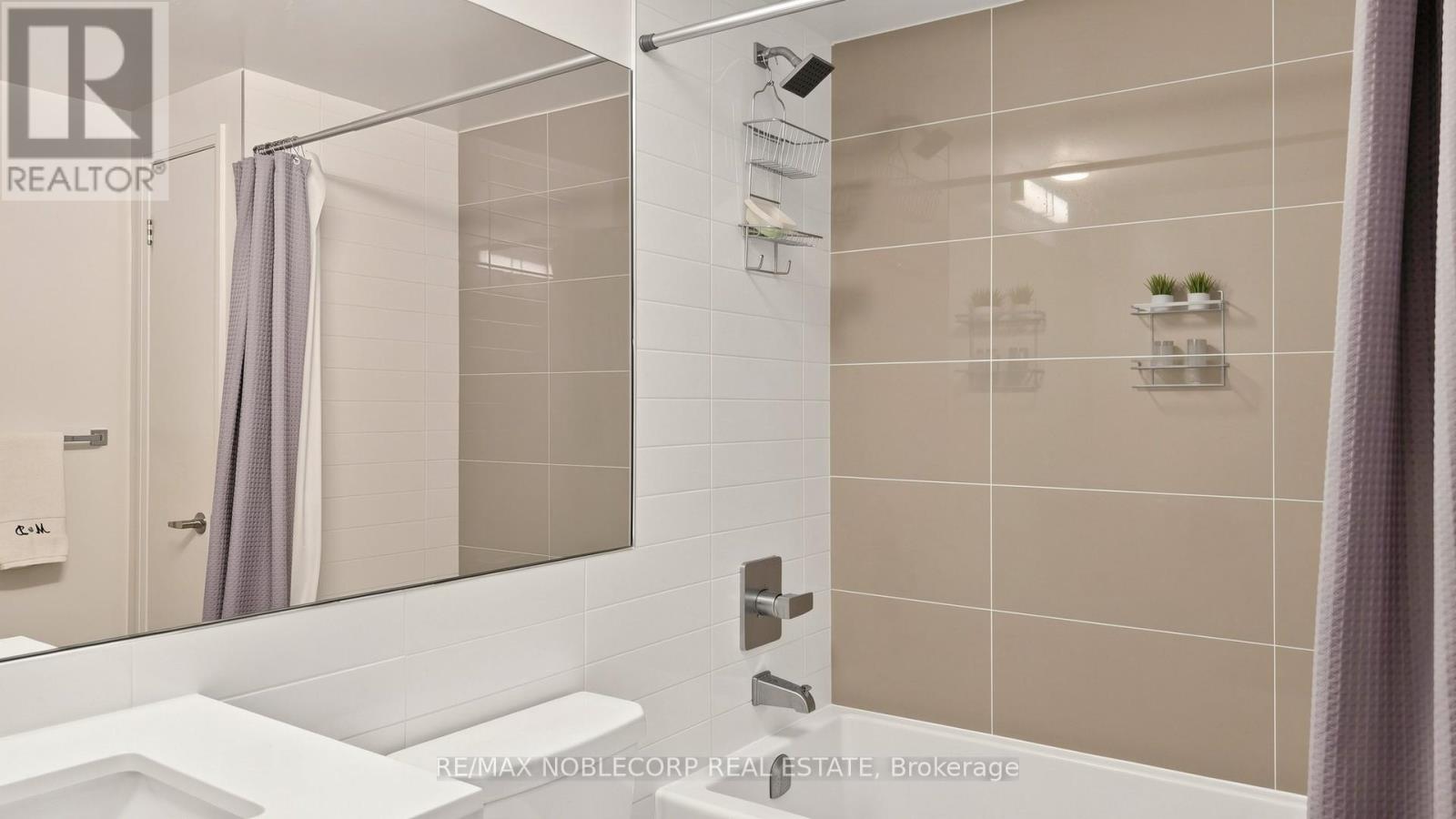 #616 10 GIBBS ROAD - 18