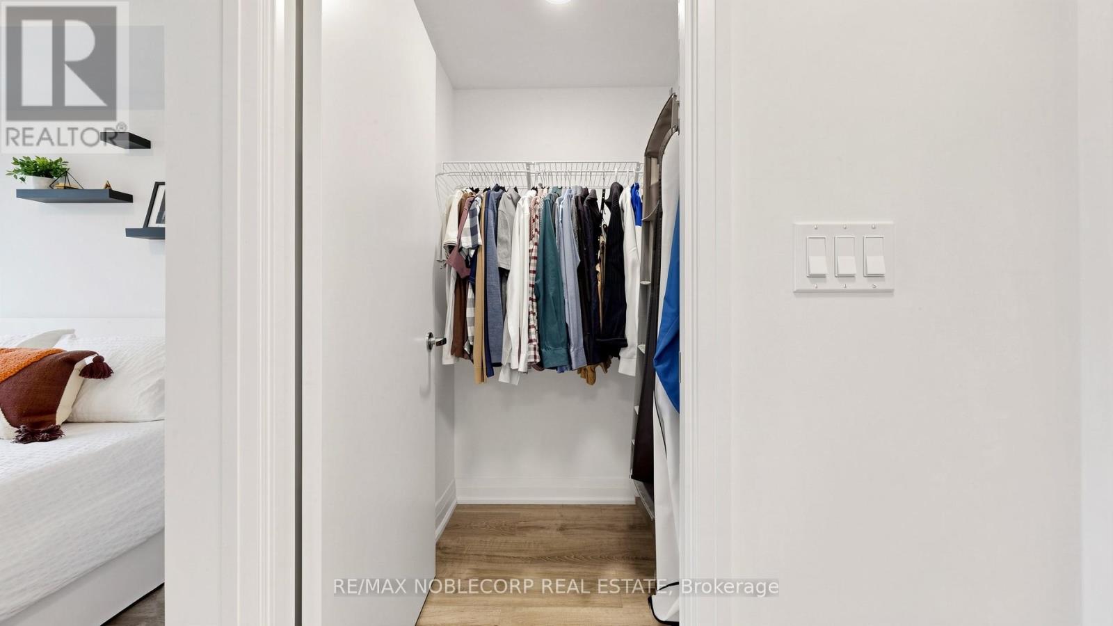 #616 10 GIBBS ROAD - 20