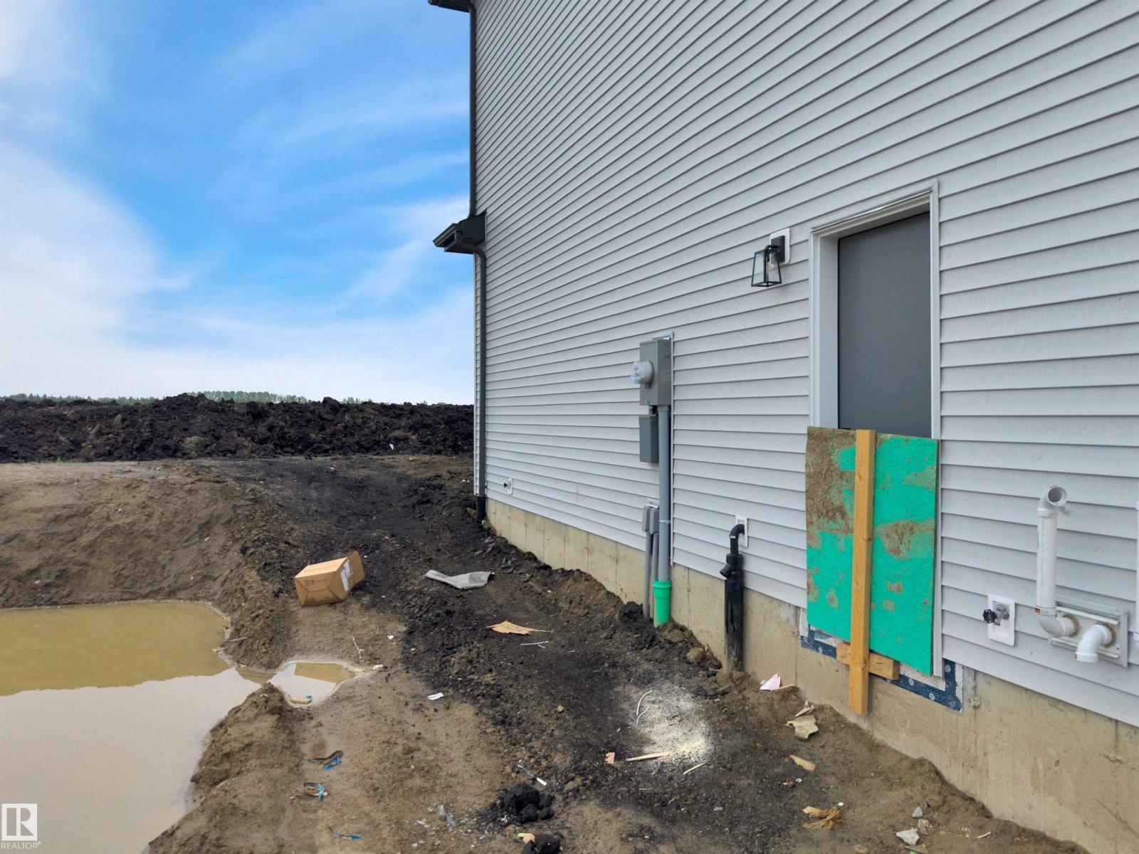 700 Bank DR - 60