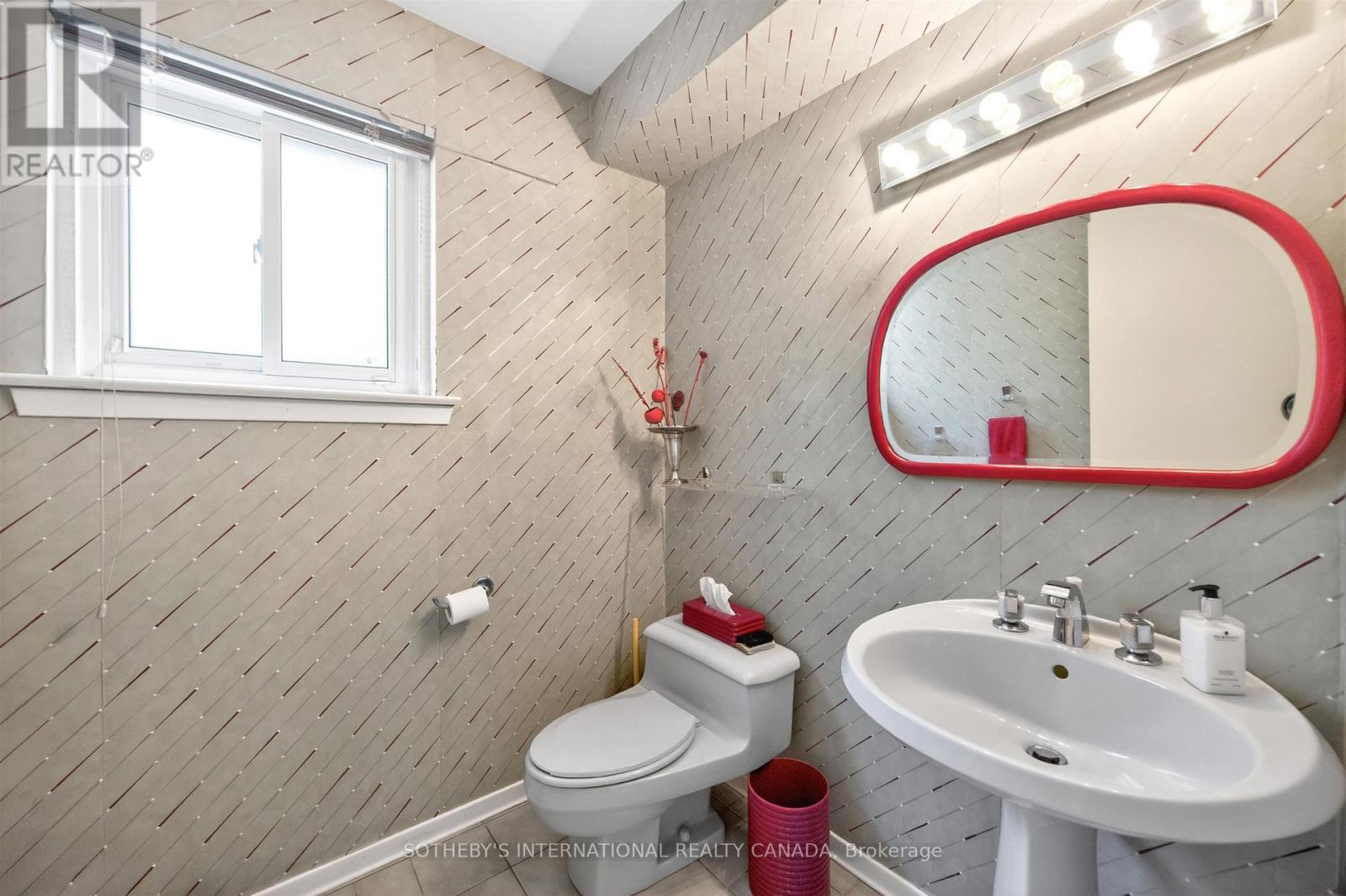 25 GOSSAMER AVENUE - 12