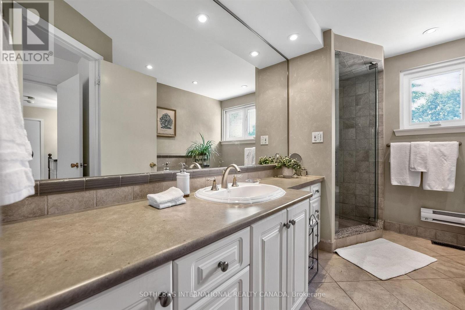 25 GOSSAMER AVENUE - 16