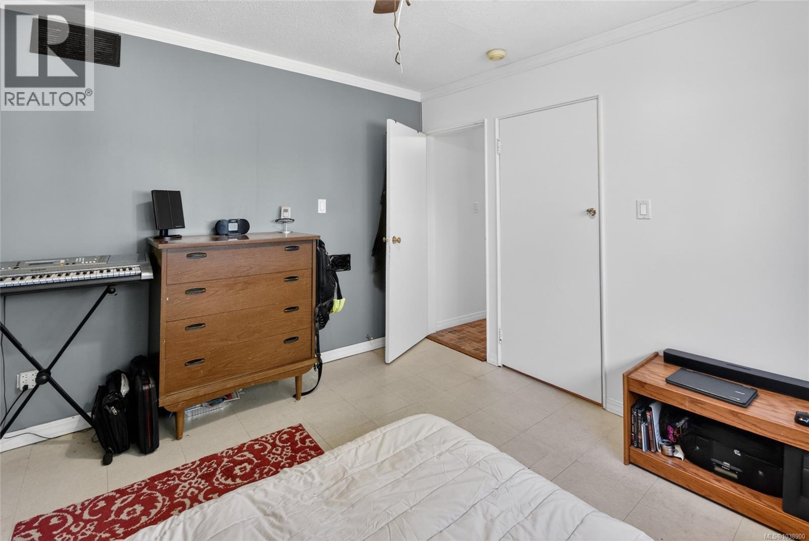924 St. Andrews St - 12