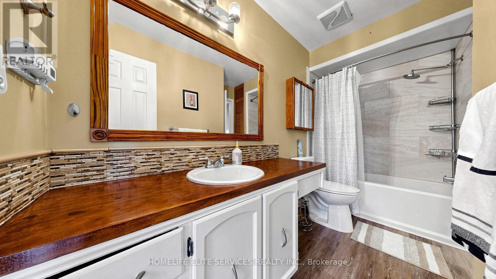 98 DOREEN CRESCENT - 21