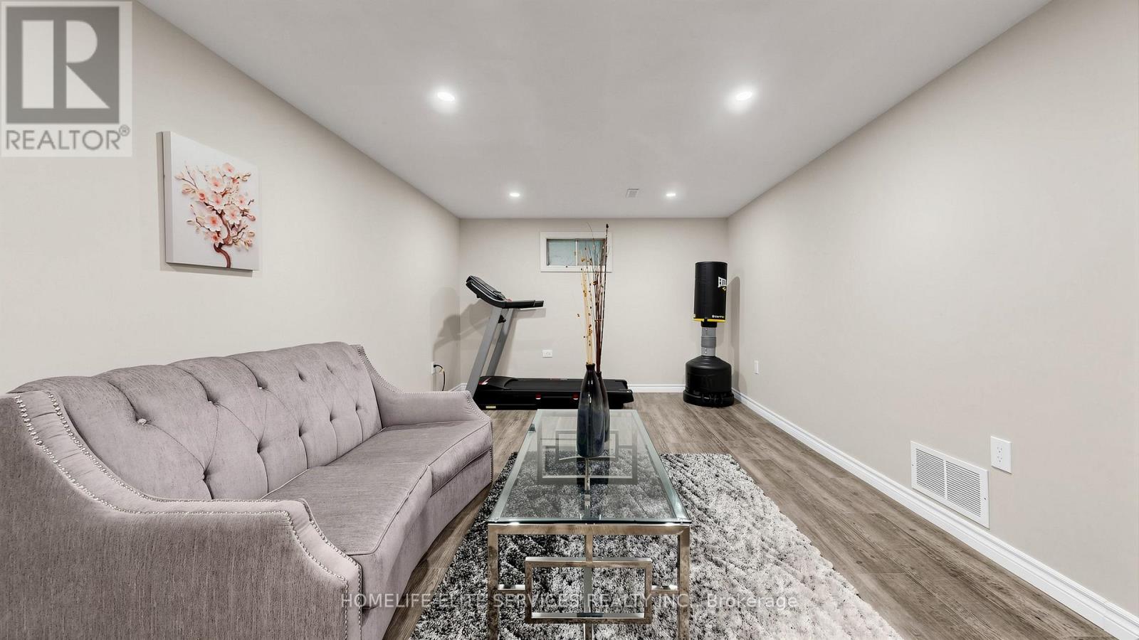 98 DOREEN CRESCENT - 27