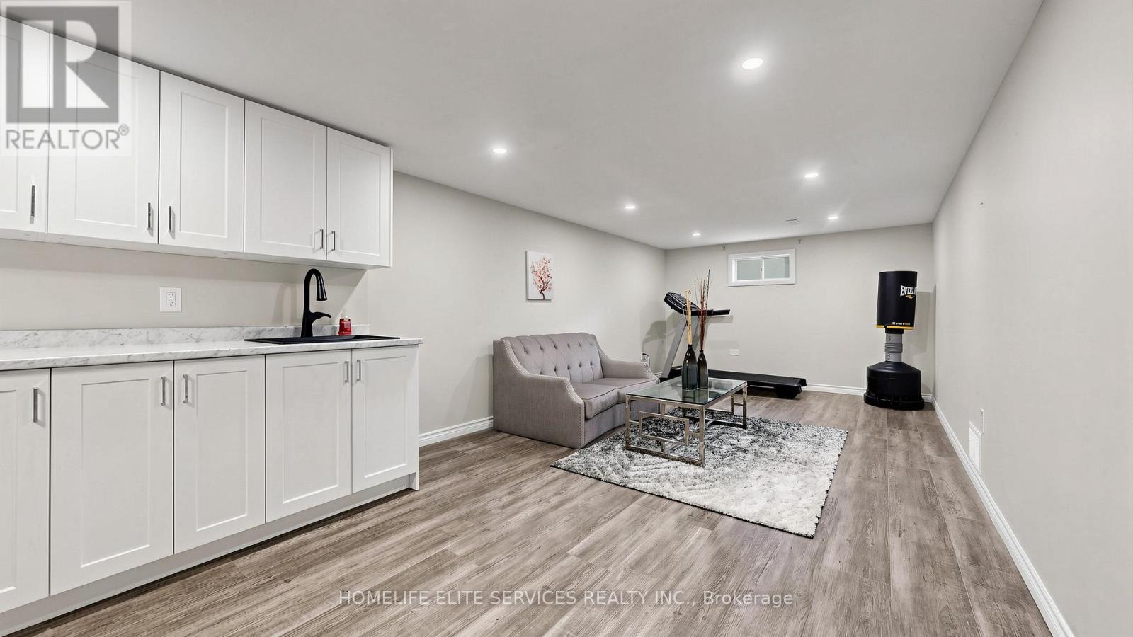 98 DOREEN CRESCENT - 31