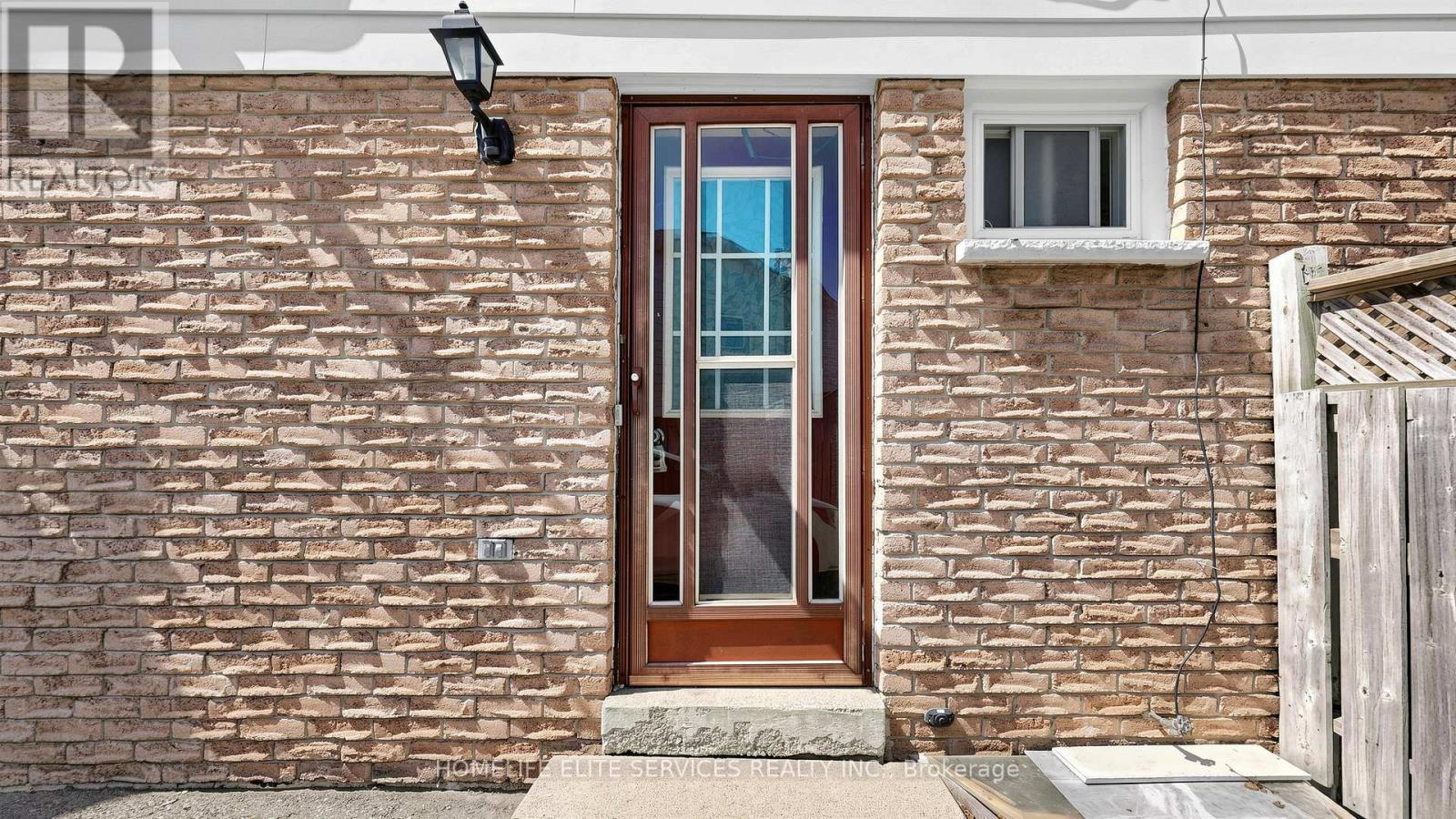 98 DOREEN CRESCENT - 32