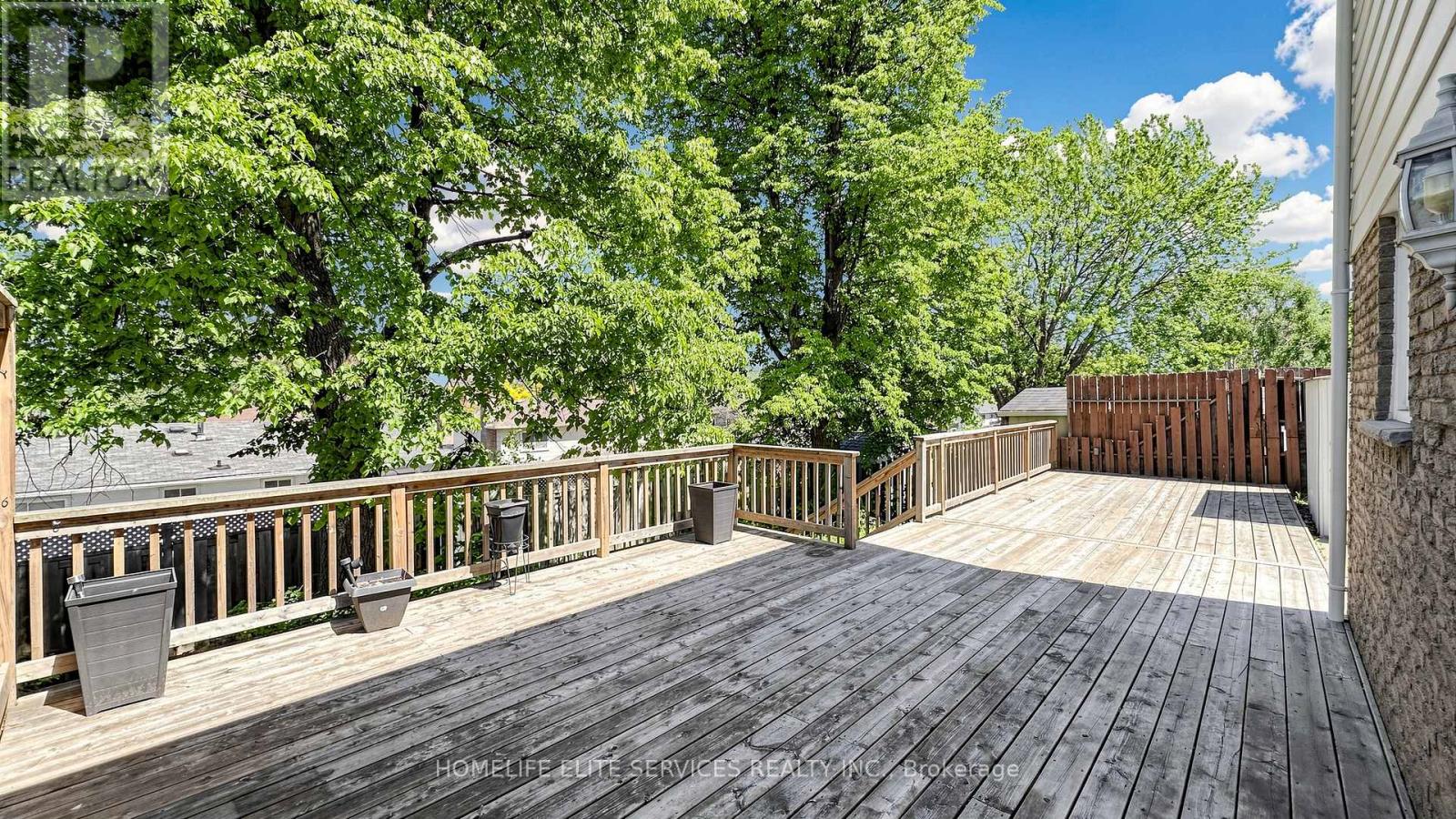 98 DOREEN CRESCENT - 35