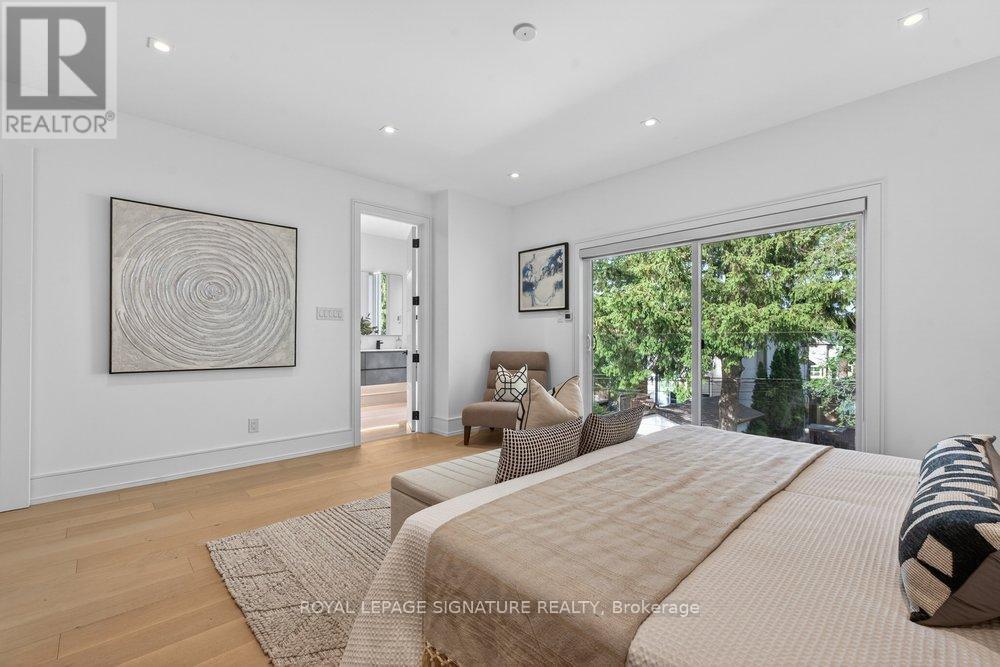 39 DERWYN ROAD - 26