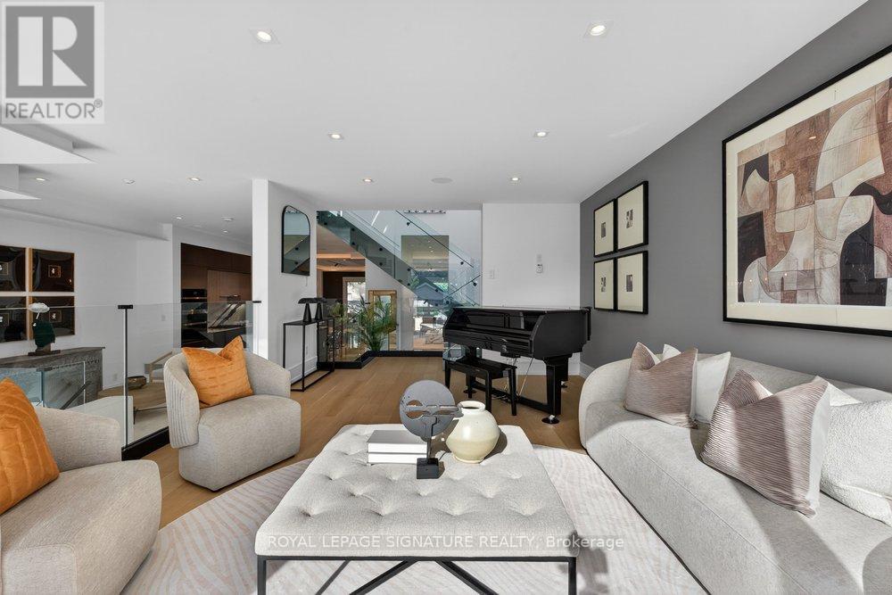 39 DERWYN ROAD - 8