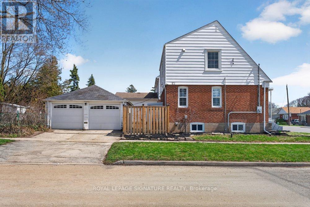 Listing photo of 3244 ST CLAIR AVENUE E