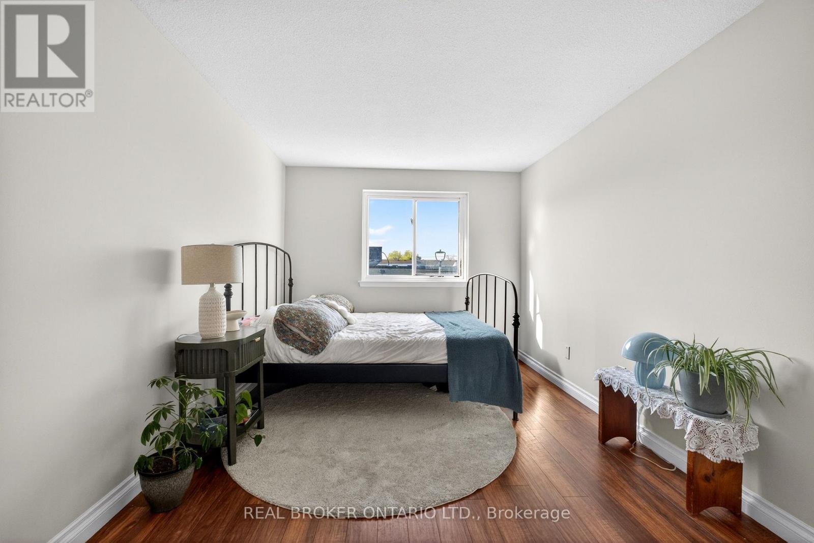 #53 401 WENTWORTH STREET W - 17