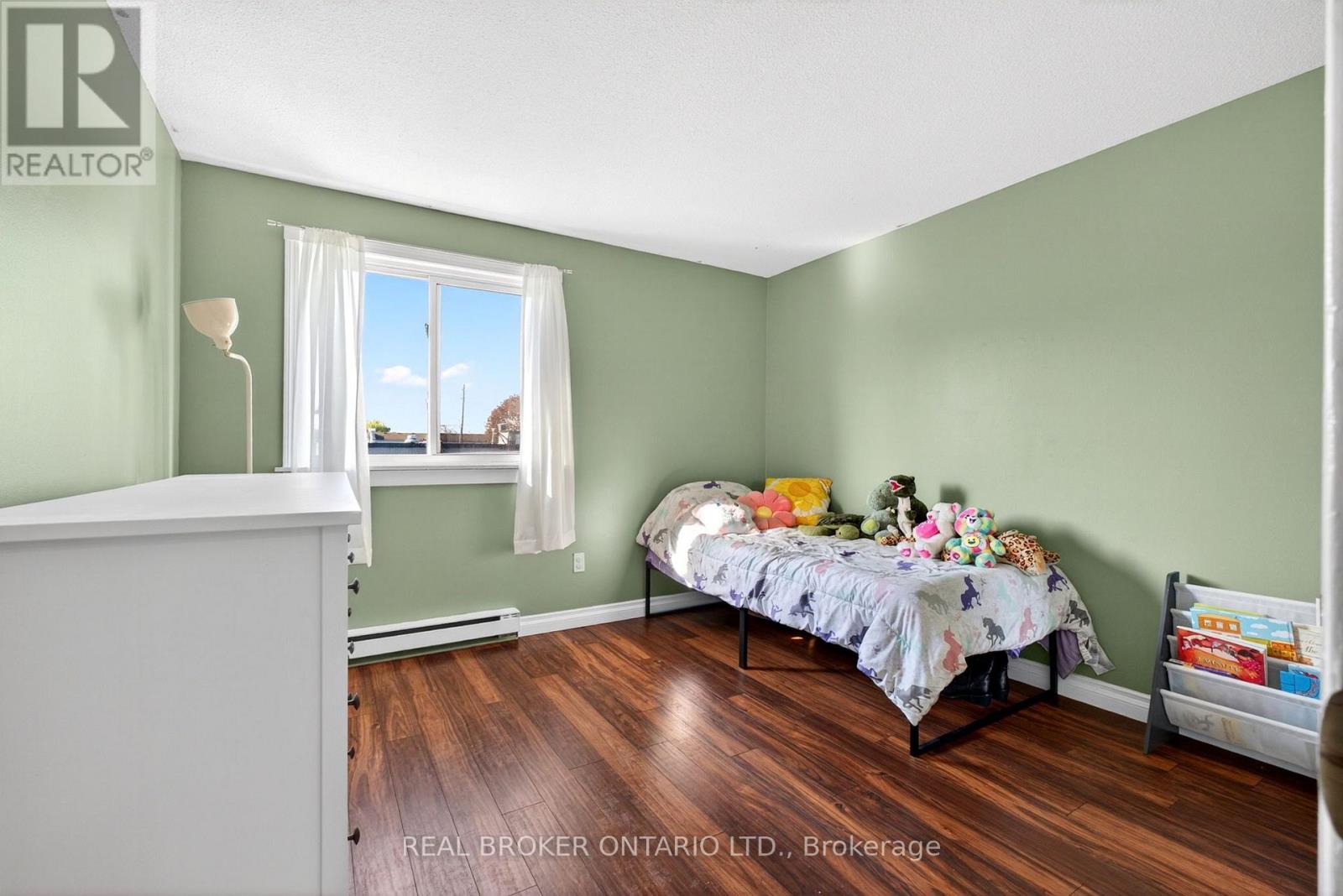 #53 401 WENTWORTH STREET W - 18