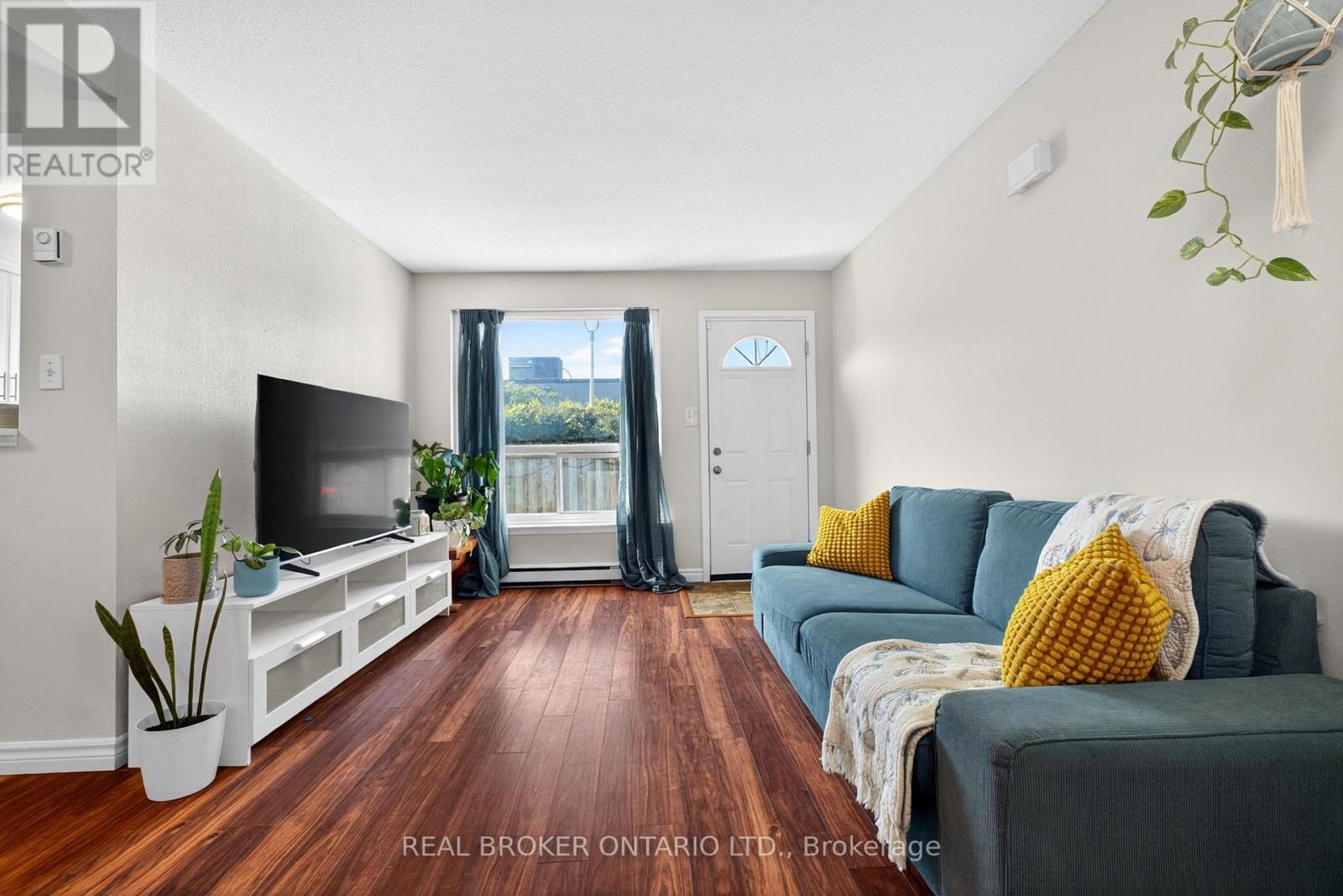 #53 401 WENTWORTH STREET W - 2