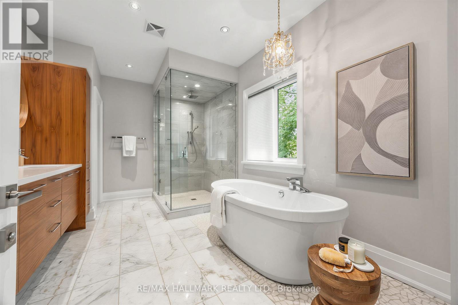 1 DUSTAN CRESCENT - 26