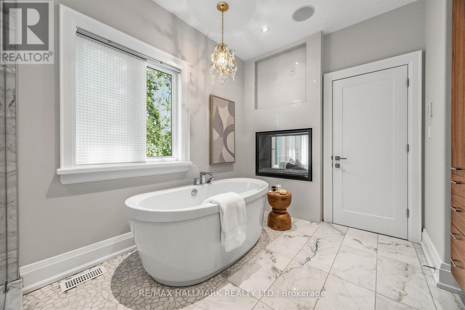 1 DUSTAN CRESCENT - 27