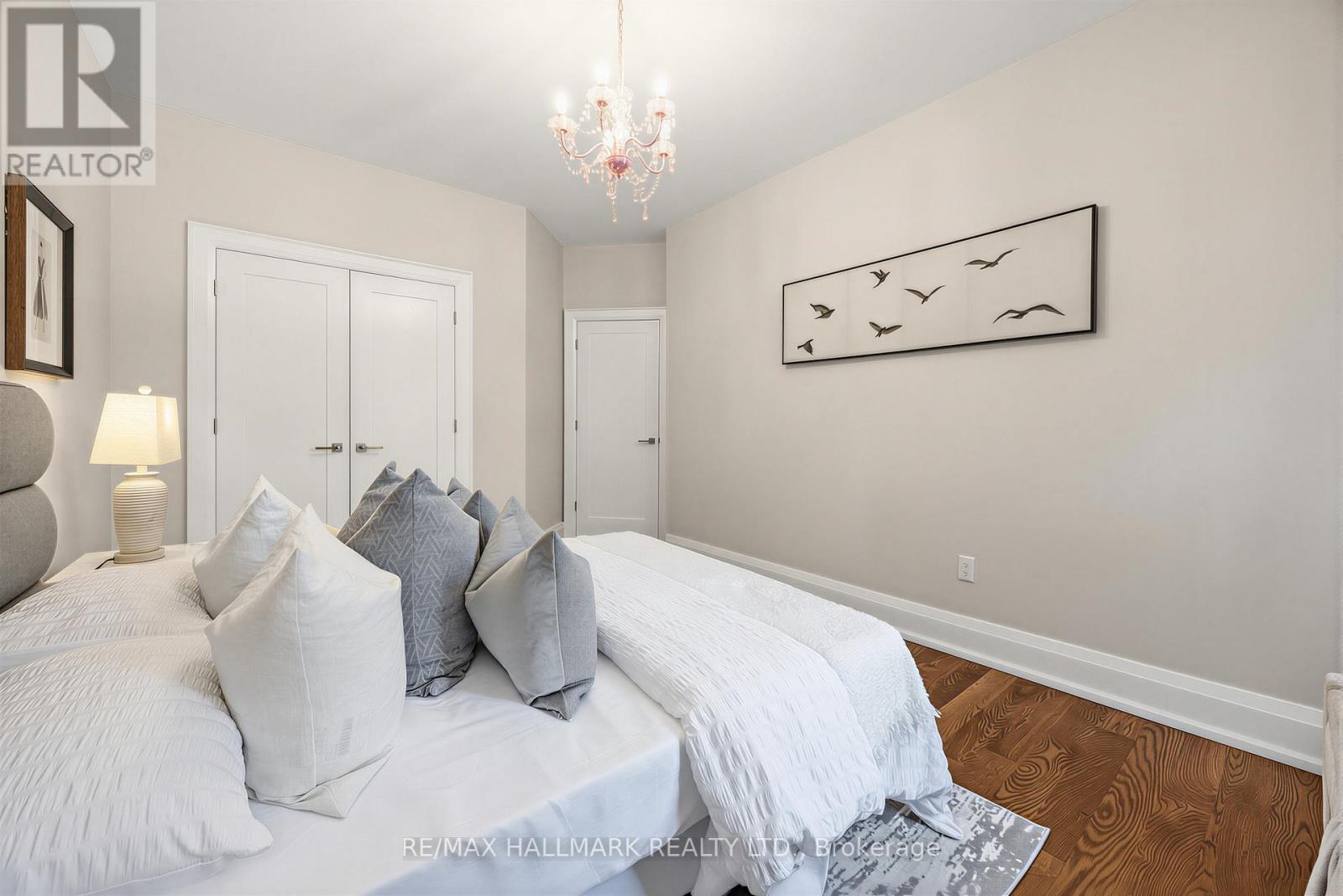 1 DUSTAN CRESCENT - 37