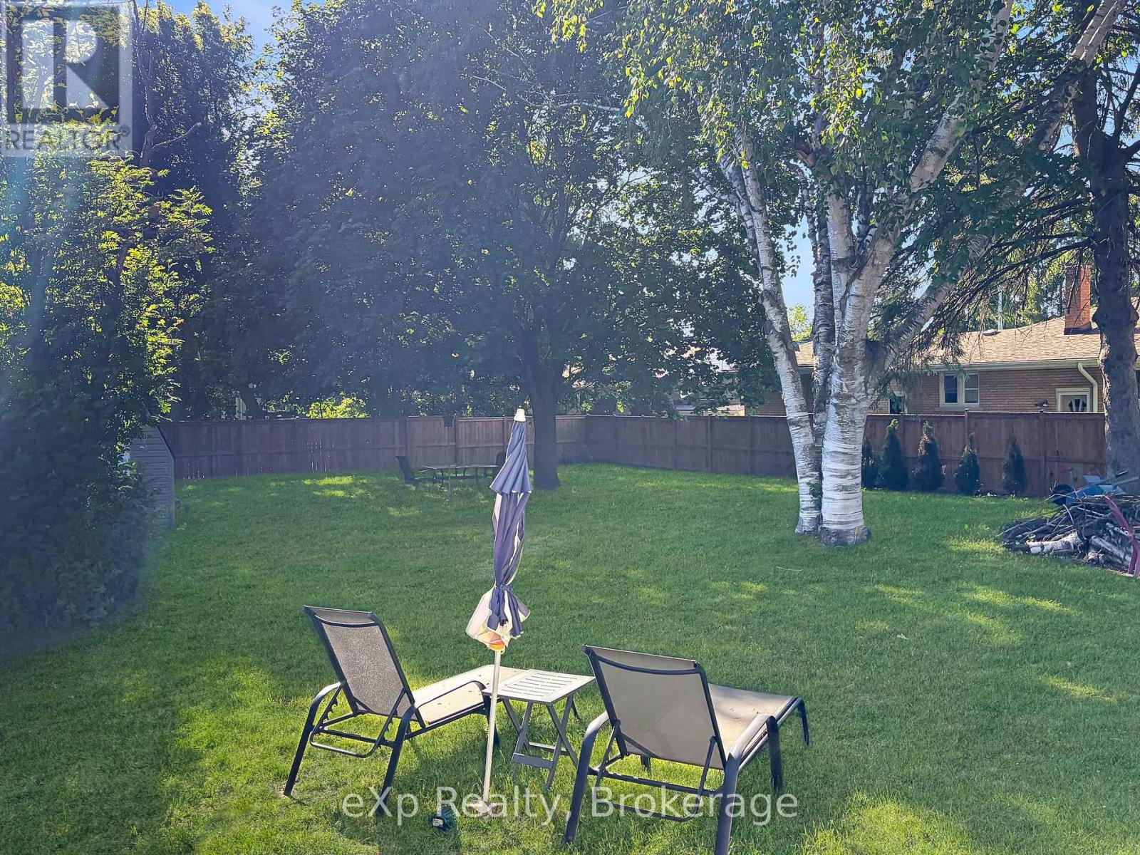 370 6TH AVENUE - 31