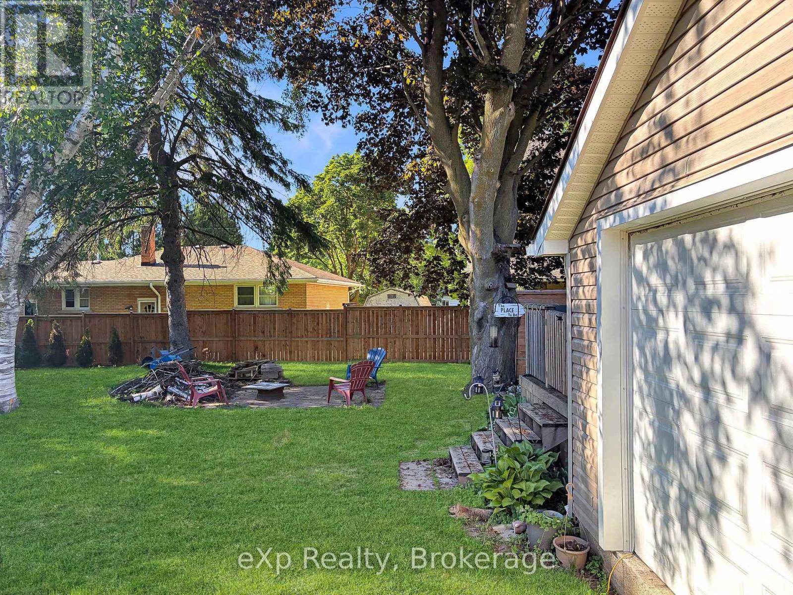 370 6TH AVENUE - 32