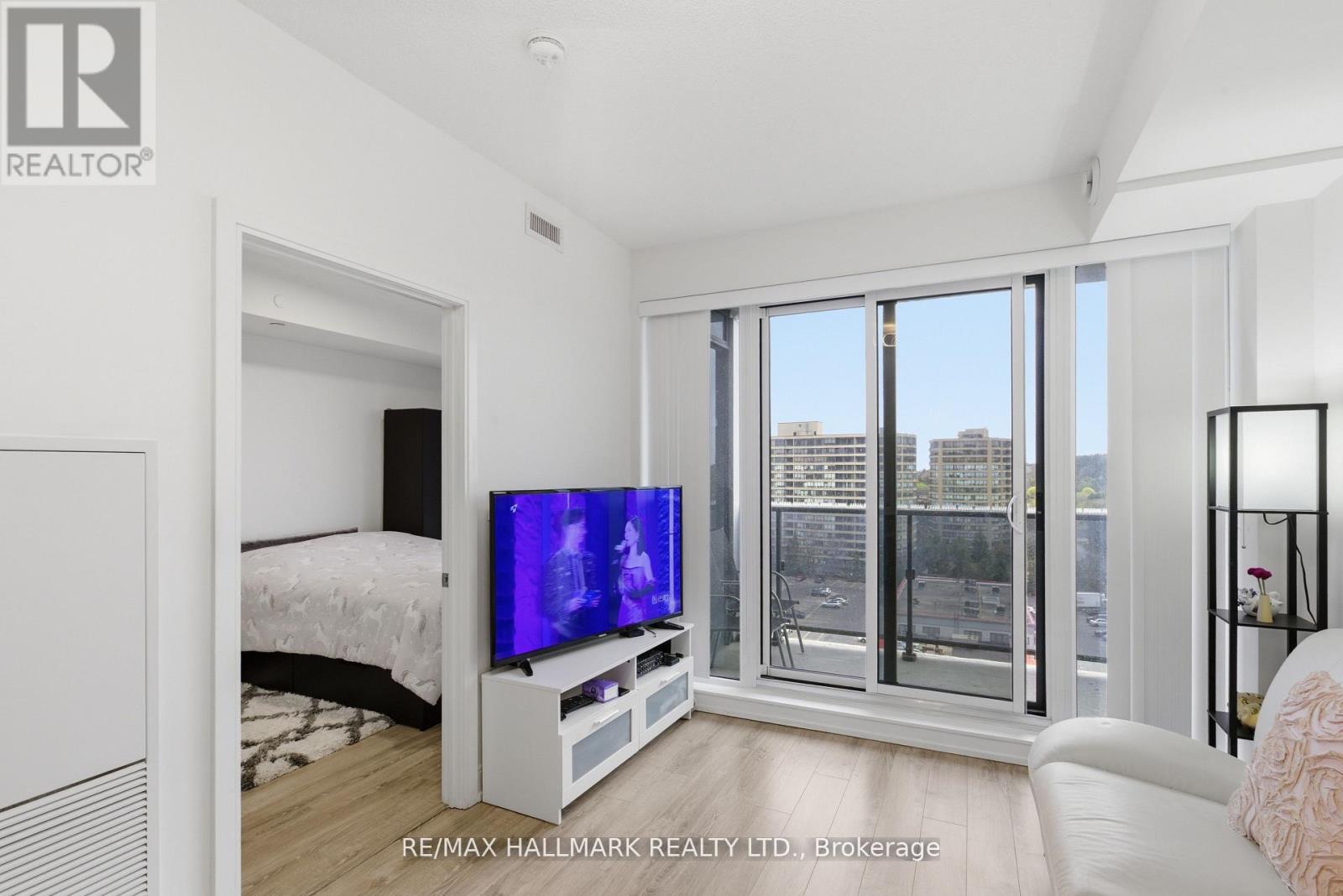 #1112A 9608 YONGE STREET - 14