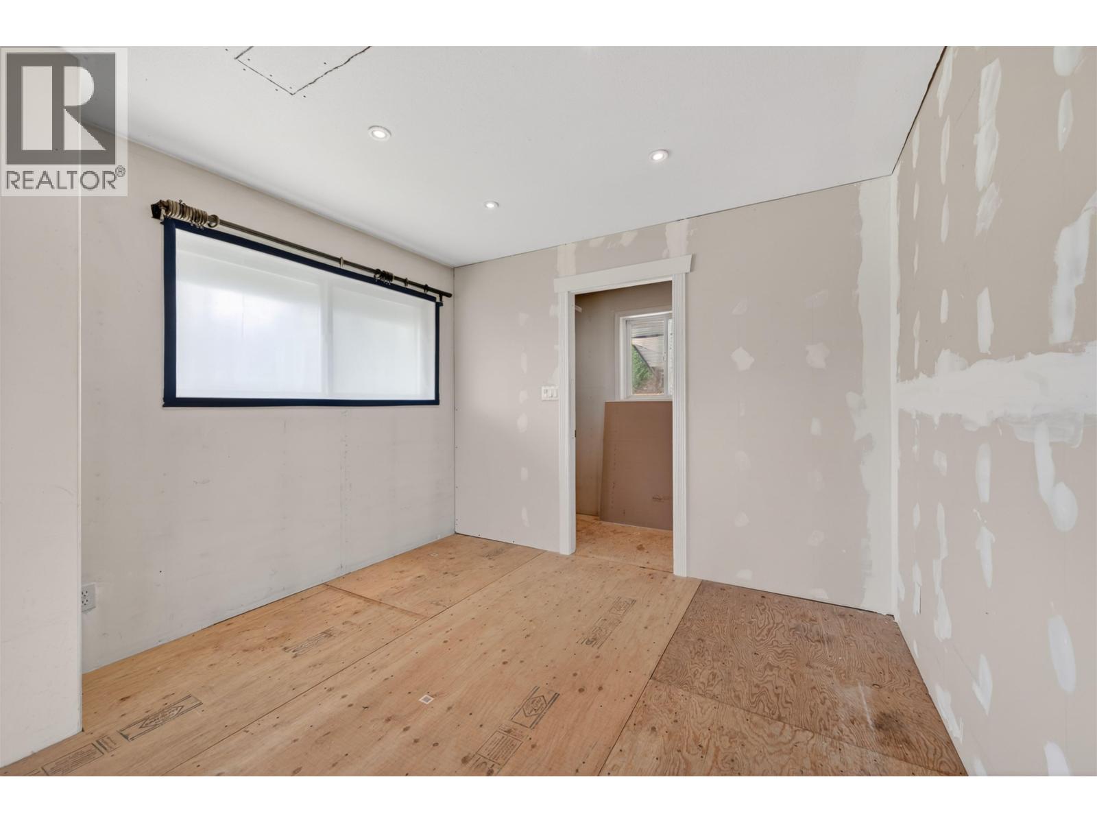 #6330 & 6391 HOUSEMAN ROAD - 19