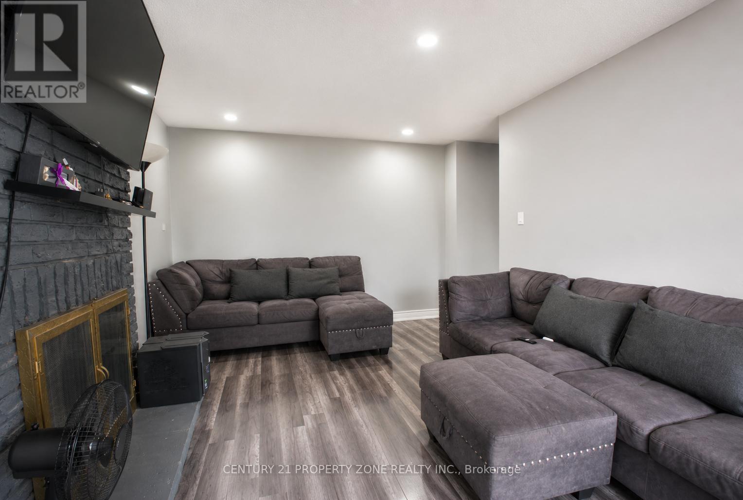 7652 ROSELLE CRESCENT - 7