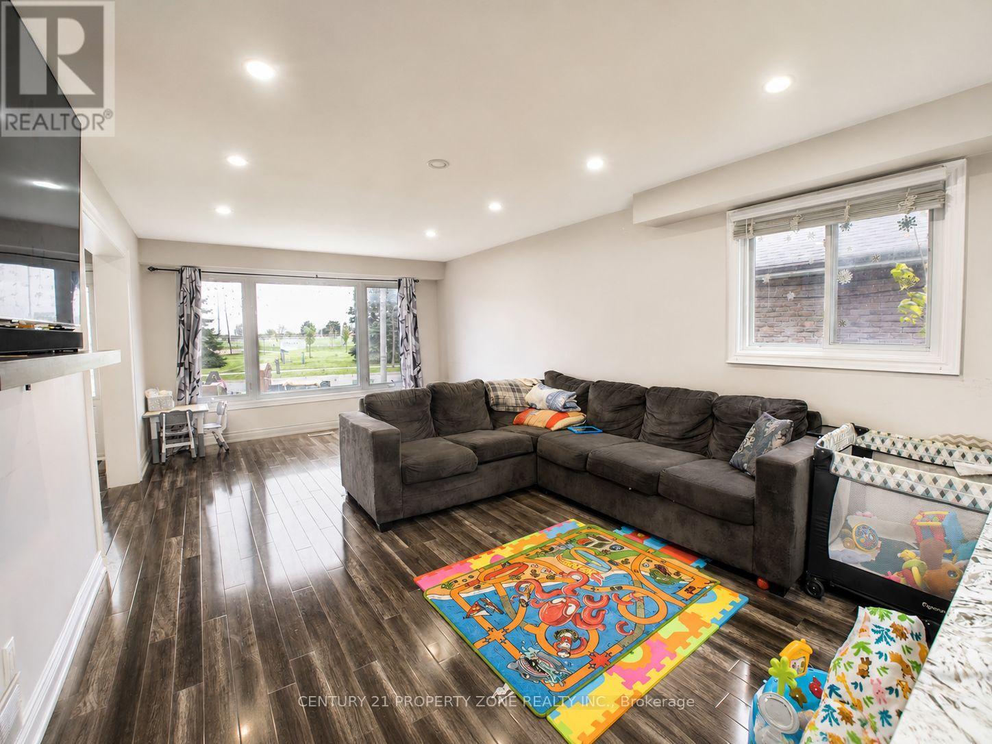 7652 ROSELLE CRESCENT - 8