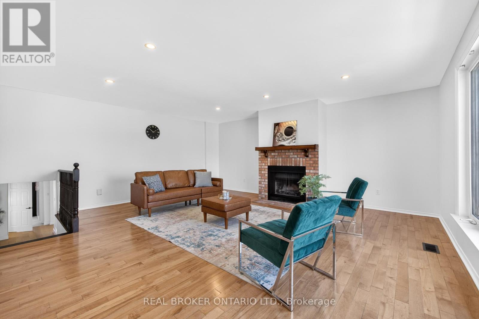 4326 WATERFORD CRESCENT - 18