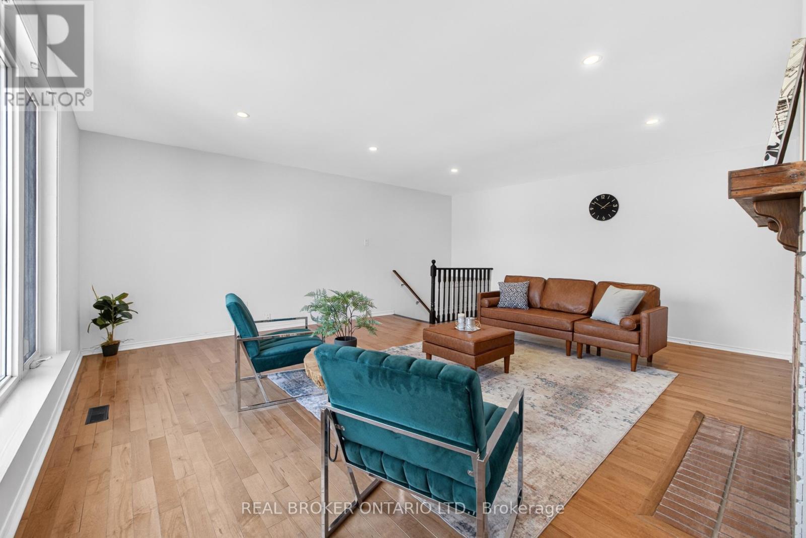 4326 WATERFORD CRESCENT - 19