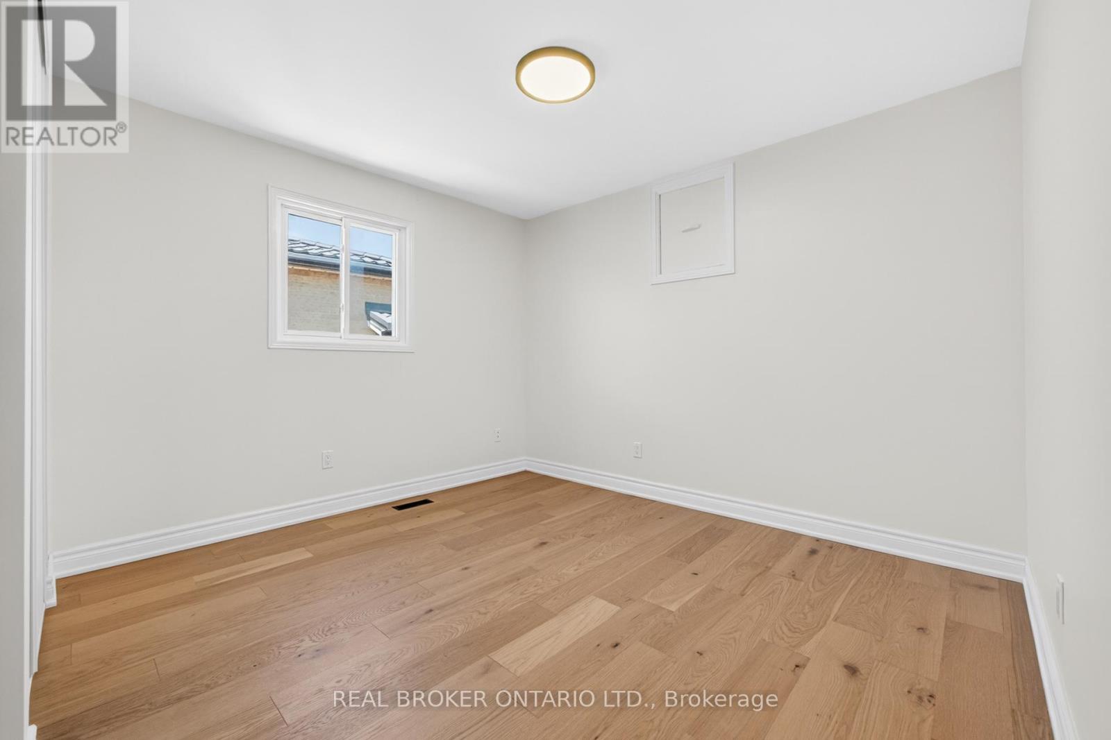4326 WATERFORD CRESCENT - 31