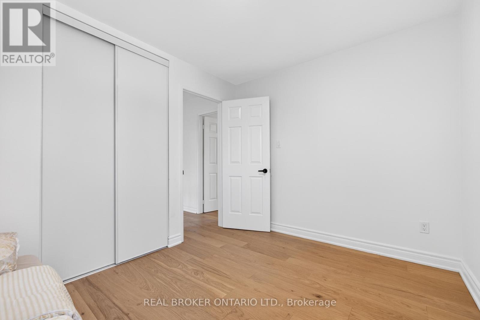 4326 WATERFORD CRESCENT - 34