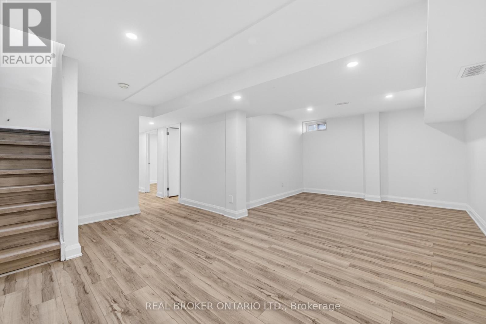 4326 WATERFORD CRESCENT - 37