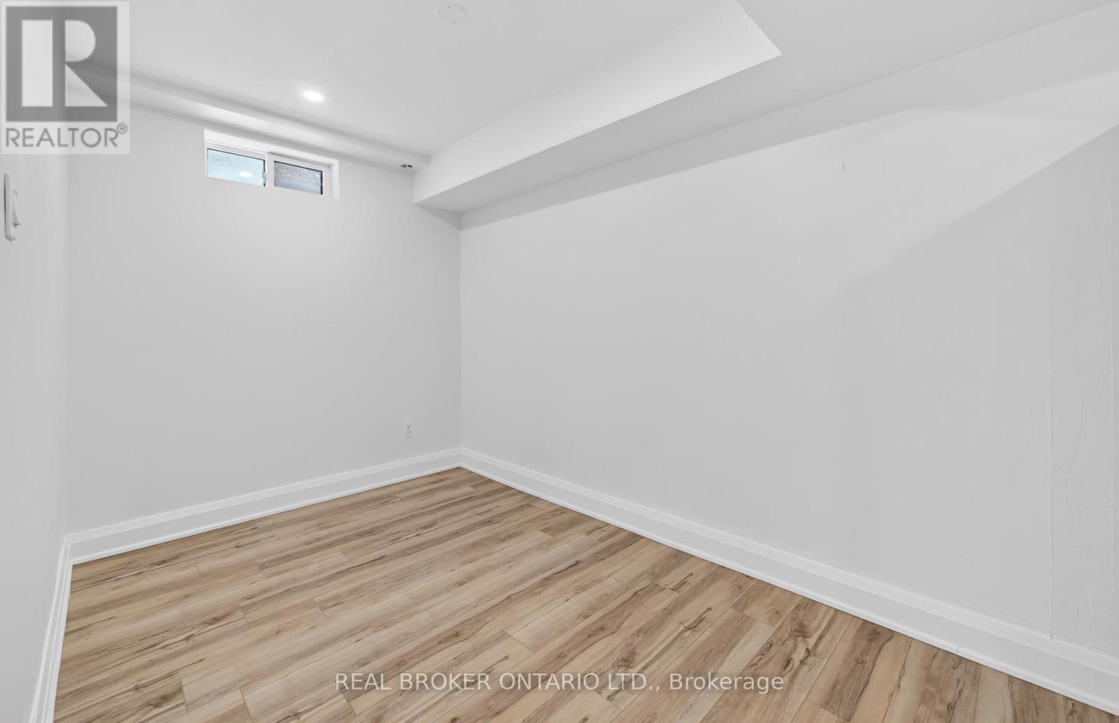 4326 WATERFORD CRESCENT - 44