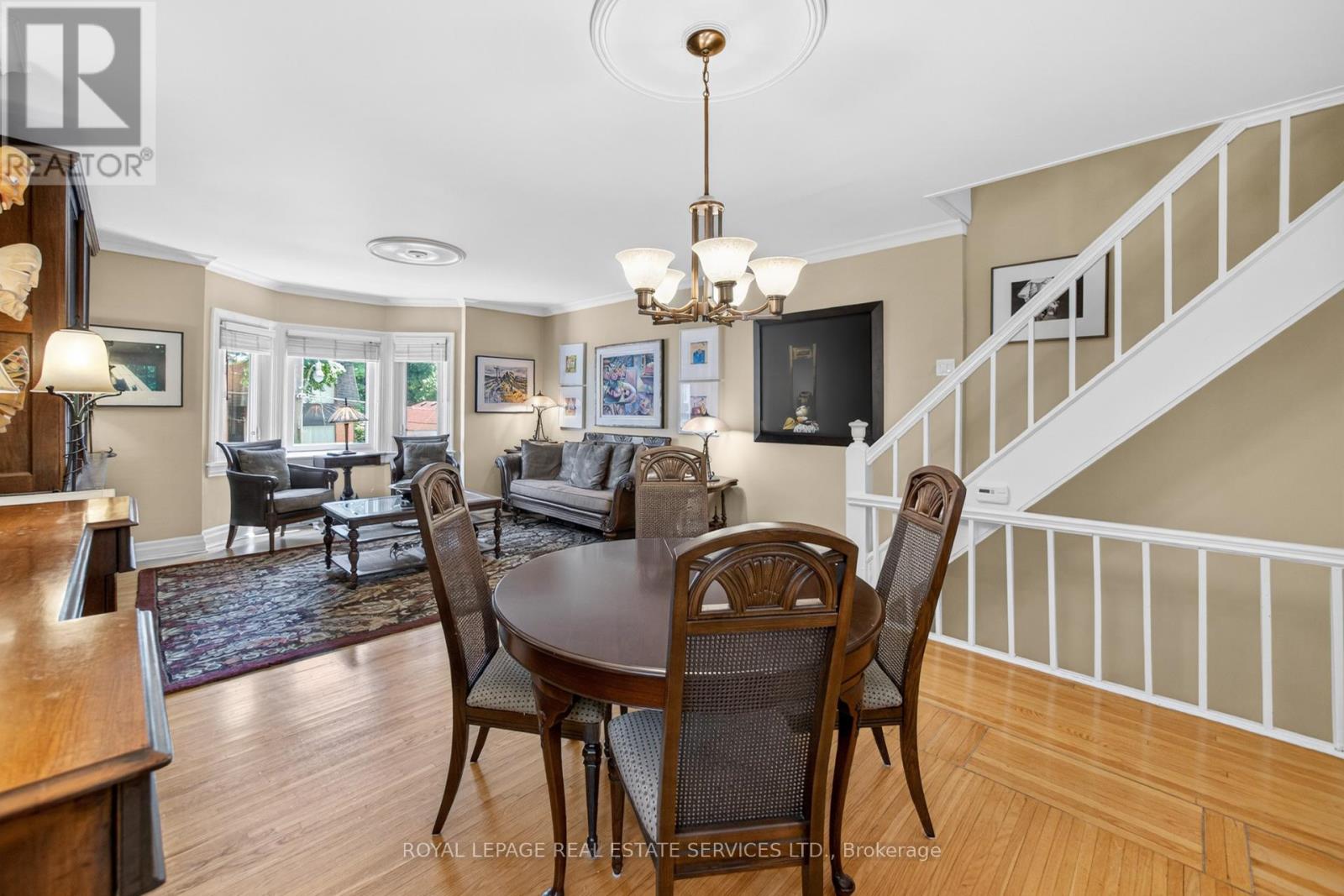 32 HILLSVIEW AVENUE - 24