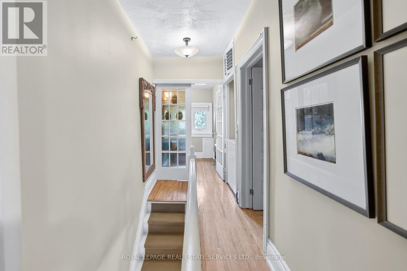 32 HILLSVIEW AVENUE - 30